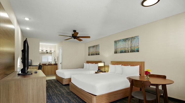 La Fuente Inn & Suites Room