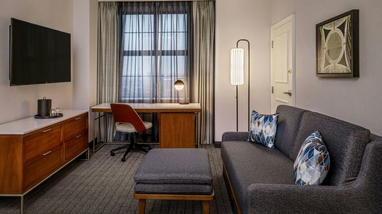 <b>Courtyard by Marriott Boston Downtown Room</b>. Images powered by <a href="https://www.leonardoworldwide.com/" title="Leonardo Worldwide" target="_blank">Leonardo</a>.