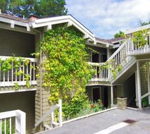 Carriage House Inn Exterior
