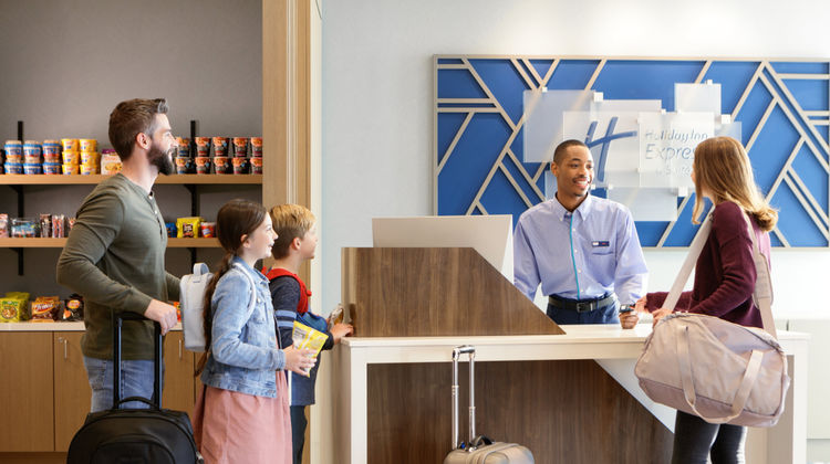 Holiday Inn Express Hotel & Suites Exterior