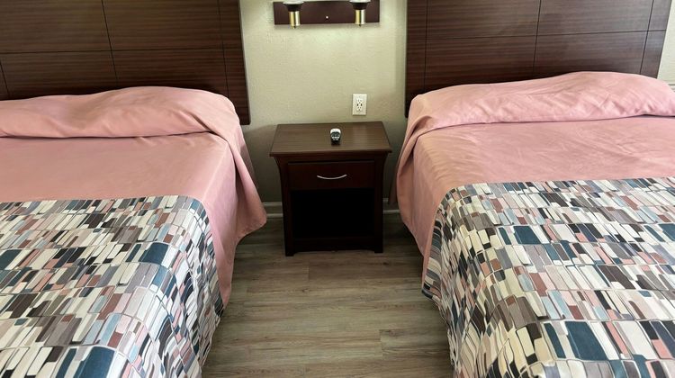 Scottish Inns Clanton, AL Room