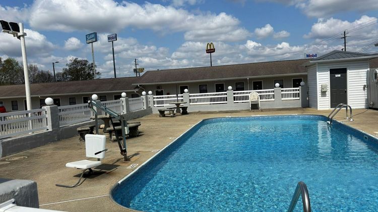 Scottish Inns Clanton, AL Pool