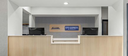 City Express Manteno Lobby
