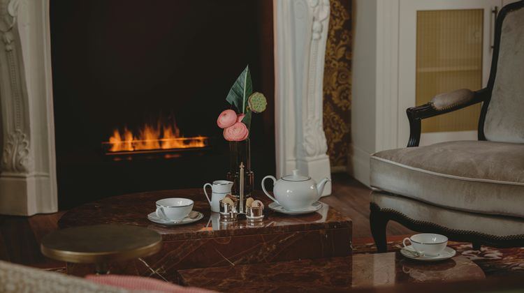 Taj Hessischer Hof Room