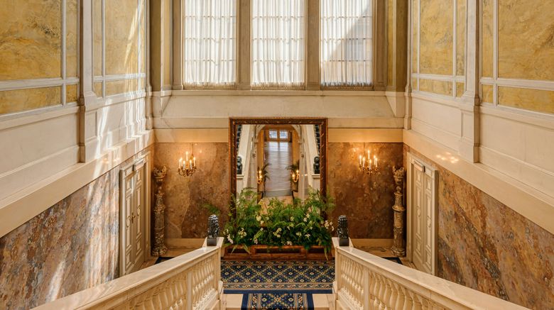 <b>Grand Hotel Villa Serbelloni Lobby</b>. Images powered by <a href="https://www.leonardoworldwide.com/" title="Leonardo Worldwide" target="_blank">Leonardo</a>.
