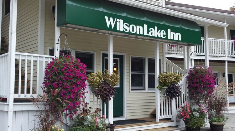 Wilson Lake Inn Exterior