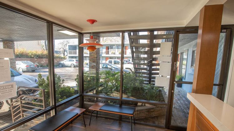 The Vine Inn Davis Lobby