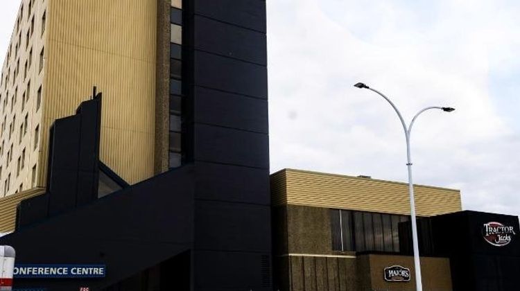 Paradise Inn & Suites Conference Centre Exterior