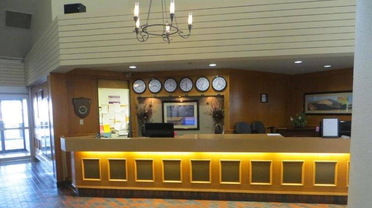 Paradise Inn & Suites Conference Centre Lobby