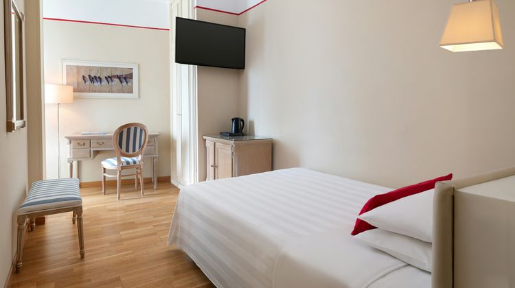 Sina Astor Room
