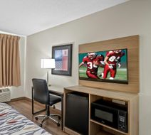 Red Roof Inn Etowah – Athens, TN Room