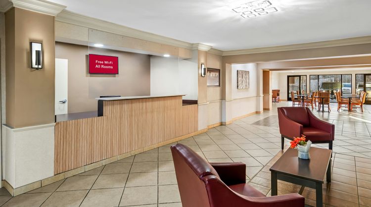 Red Roof Inn Etowah – Athens, TN Lobby