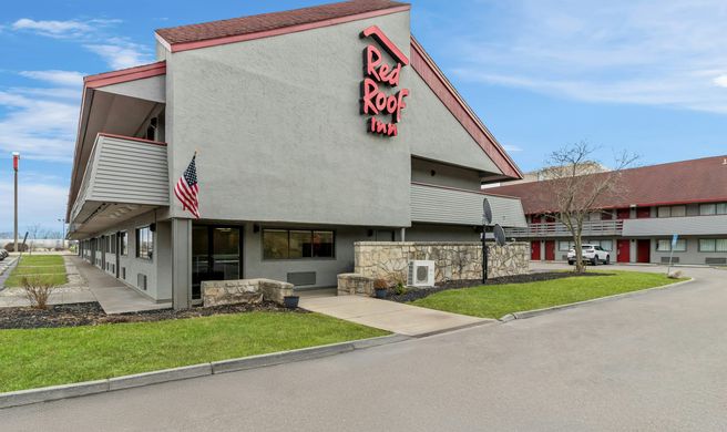 Red Roof Inn Dayton North Airport Exterior