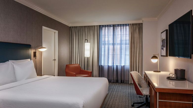 <b>Courtyard by Marriott Boston Downtown Room</b>. Images powered by <a href="https://www.leonardoworldwide.com/" title="Leonardo Worldwide" target="_blank">Leonardo</a>.