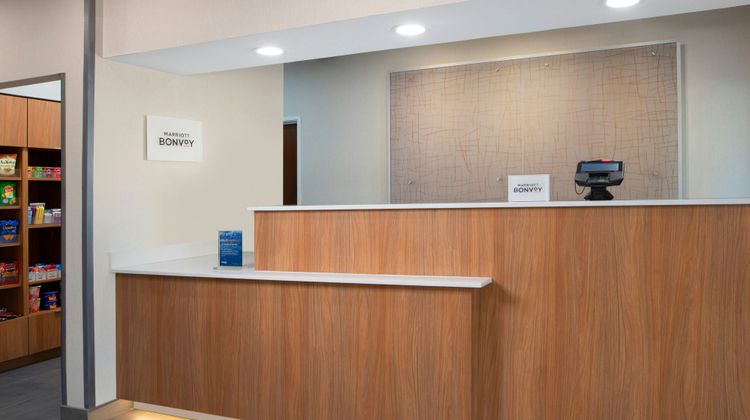 Fairfield Inn/Suites Dallas Park Central Lobby
