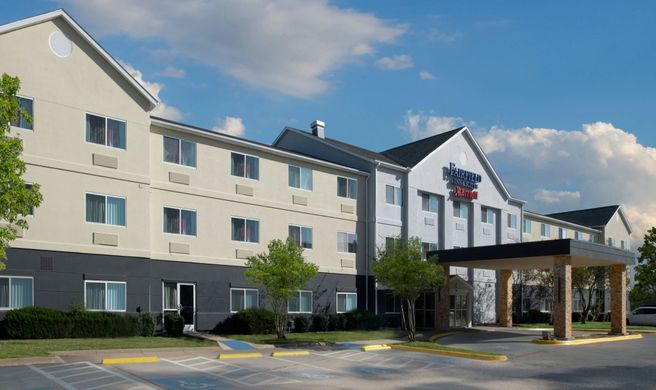 Fairfield Inn/Suites Dallas Park Central Exterior