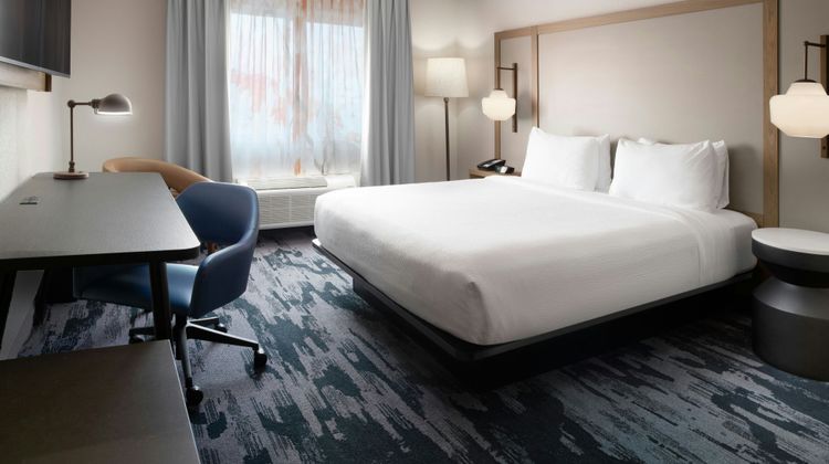 Fairfield Inn/Suites Dallas Park Central Room