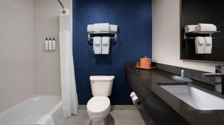 Fairfield Inn/Suites Dallas Park Central Room