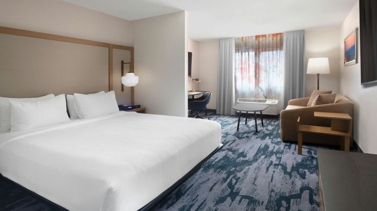 Fairfield Inn/Suites Dallas Park Central Suite