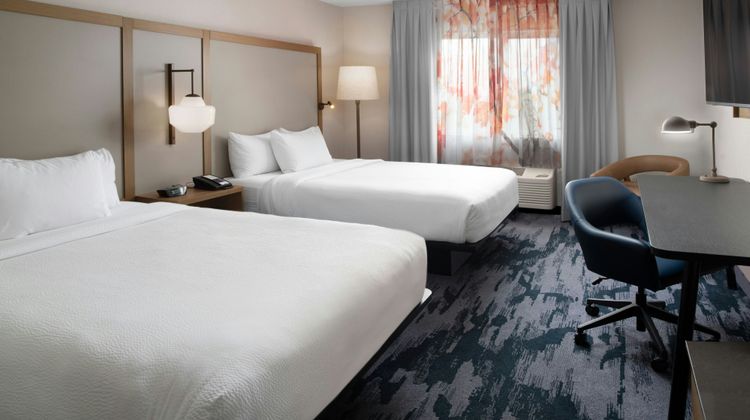 Fairfield Inn/Suites Dallas Park Central Room