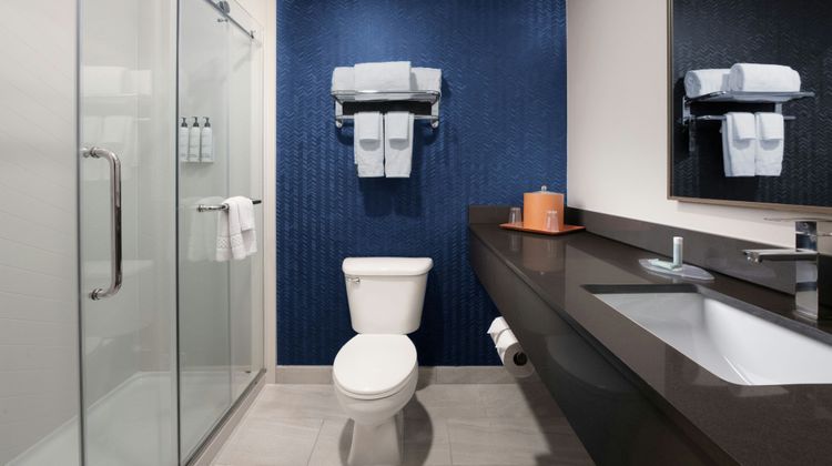 Fairfield Inn/Suites Dallas Park Central Room