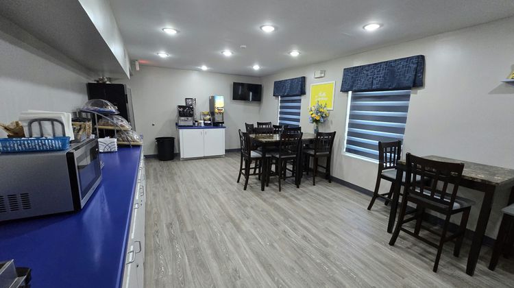 OYO Hampton Room