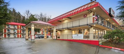 Inn at Lake Washington Exterior