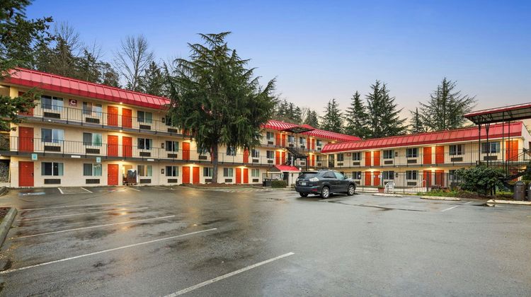 Inn at Lake Washington Exterior