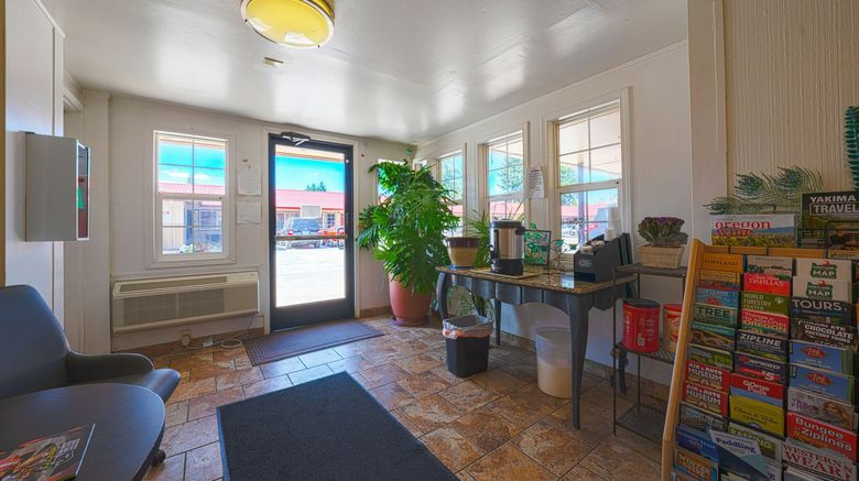 <b>Budget Inn Oregon City/Portland Lobby</b>. Images powered by <a href="https://www.leonardoworldwide.com/" title="Leonardo Worldwide" target="_blank">Leonardo</a>.