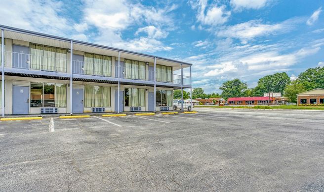 OYO Inn Kernersville Exterior