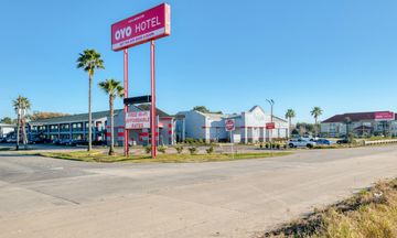 OYO Hotel Rosenberg TX I-69