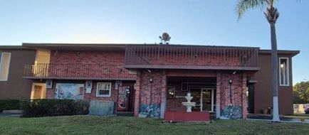 Central Motel Exterior