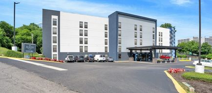 Alexis Inn & Suites Hotel Exterior