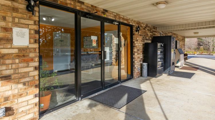 Budget Host Inn Exterior