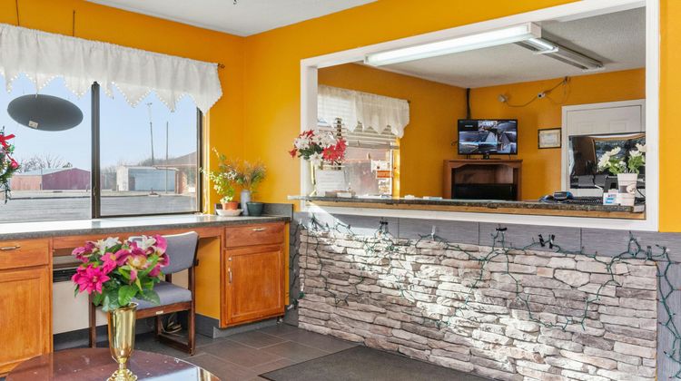 Budget Host Inn Lobby