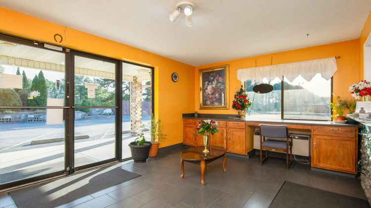 Budget Host Inn Lobby