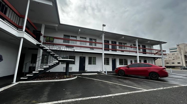 Travelers Inn Exterior