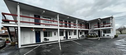 Travelers Inn Exterior