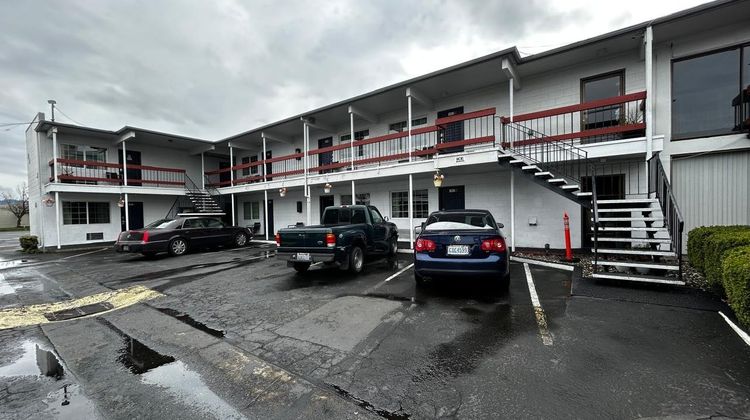 Travelers Inn Exterior