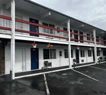 Travelers Inn Exterior