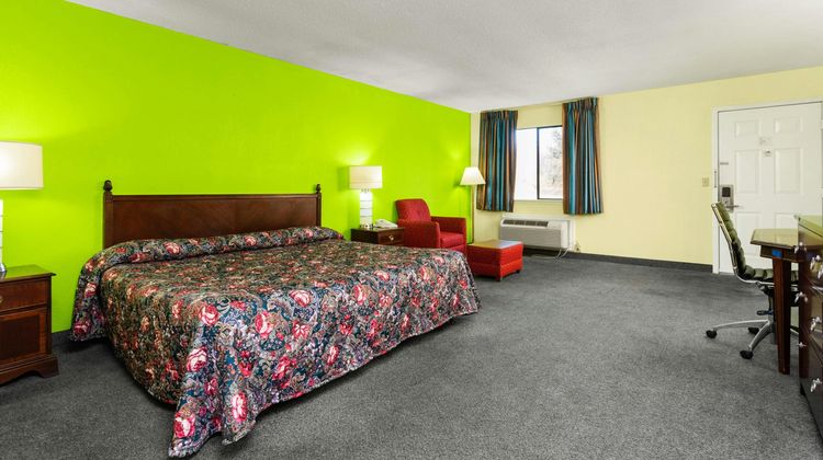 Budget Host Inn Room