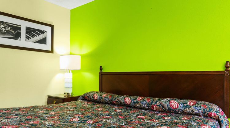 Budget Host Inn Room