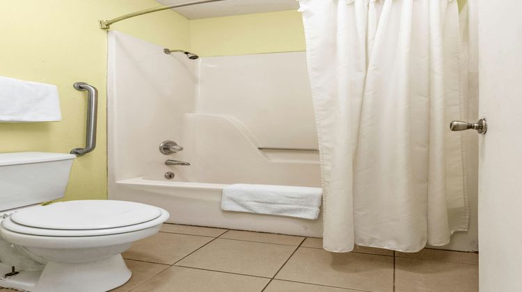 Budget Host Inn Room