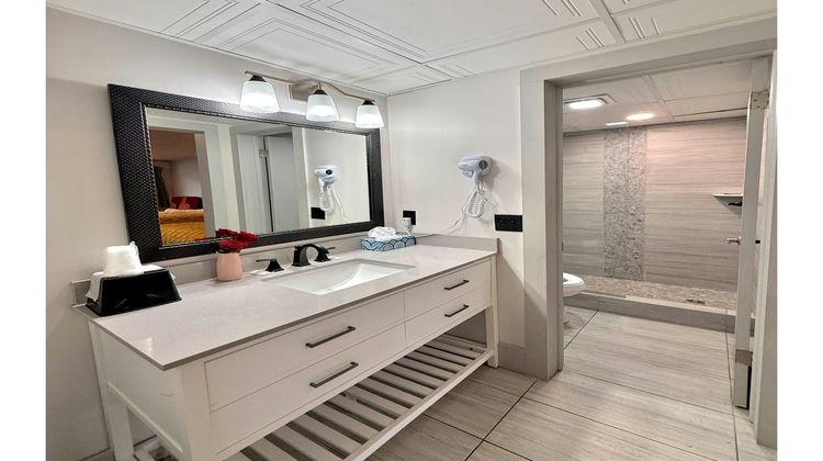 Budget Host Inn Room