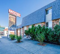 Unicorn Inn Exterior