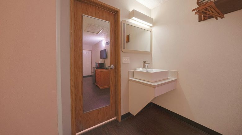 <b>Budget Inn Oregon City/Portland Room</b>. Images powered by <a href="https://www.leonardoworldwide.com/" title="Leonardo Worldwide" target="_blank">Leonardo</a>.