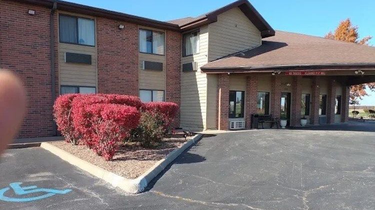 Amerihost Inn & Suites Exterior