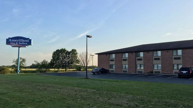Amerihost Inn & Suites Exterior