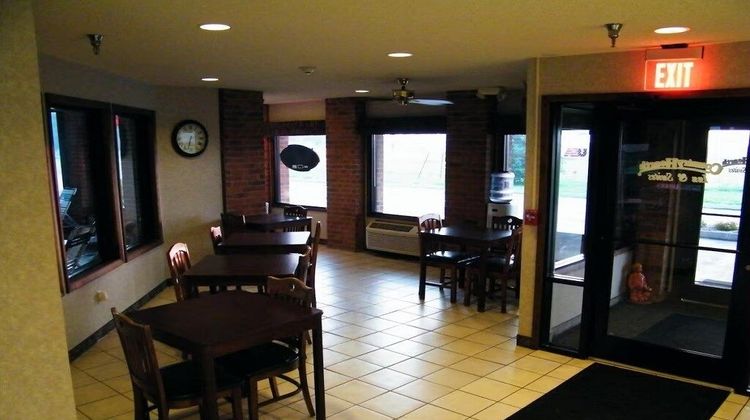 Amerihost Inn & Suites Lobby