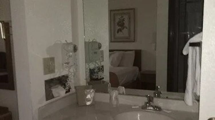 Amerihost Inn & Suites Room